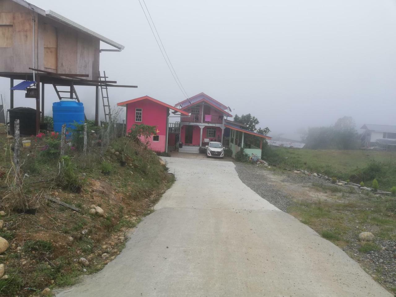 Strawberry Rest House Mesilou Kampong Kundassan Екстериор снимка