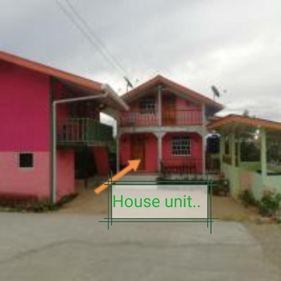 Strawberry Rest House Mesilou Kampong Kundassan Екстериор снимка